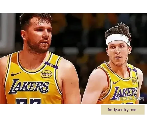 里夫斯腹斜肌二级损伤影响湖人季后赛阵容 专家提出治疗与轮换调整方案 里夫斯腹斜肌二级损伤影响湖人季后赛阵容 专家提出治疗与轮换调整方案